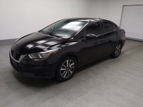 Used 2021 Nissan Versa SV FWD image 2