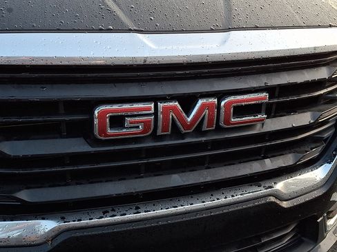 Used 2024 GMC Terrain SLE FWD image 8