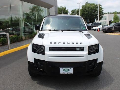 Used 2025 Land Rover Defender 110 X-Dynamic SE image 8