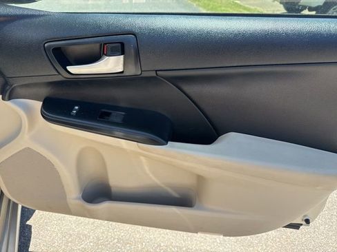 Used 2014 Toyota Camry LE w/ Moonroof Package FWD image 25