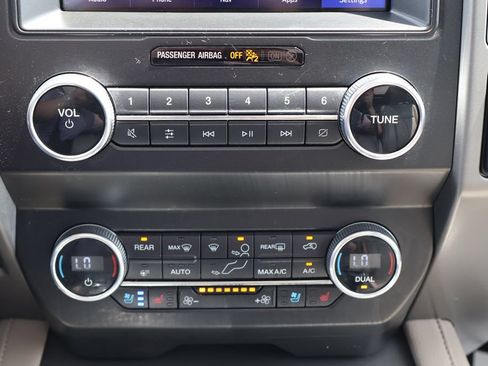 Used 2020 Ford Expedition XLT w/ Equipment Group 202A AWD/4WD image 16