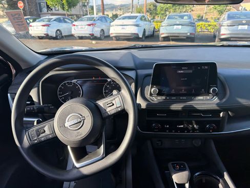 Used 2024 Nissan Rogue SV FWD image 8