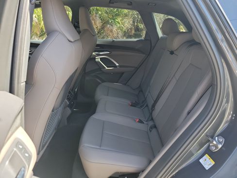 Used 2025 Audi Q5 Premium Plus w/ Premium Plus image 18