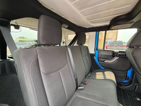 Used 2015 Jeep Wrangler Unlimited Sport w/ Quick Order Package 24S AWD/4WD image 21
