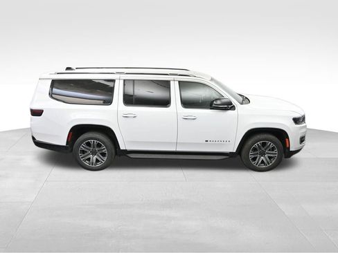 Used 2024 Jeep Wagoneer L Series II image 22