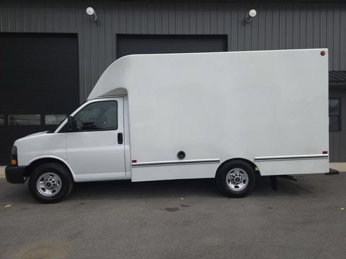 Used 2018 GMC Savana 3500 w/ Driver Convenience Package RWD image 1
