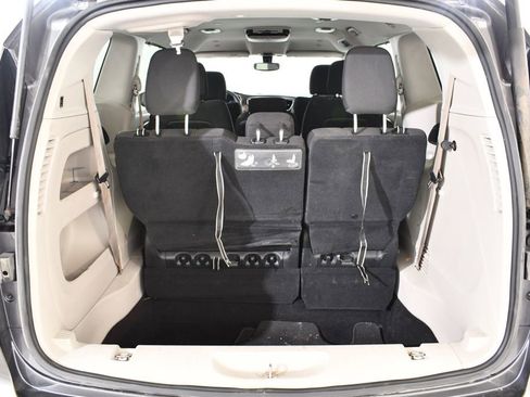 Used 2018 Chrysler Pacifica Touring Plus w/ Tire & Wheel Group FWD image 21