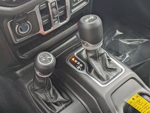 Used 2025 Jeep Wrangler Unlimited Sahara w/ Safety Group AWD/4WD image 19