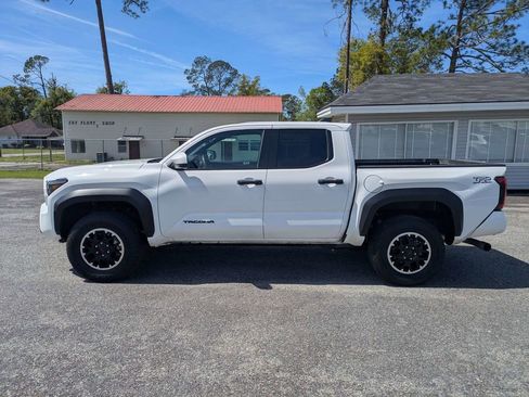 Used 2025 Toyota Tacoma TRD Off-Road image 7