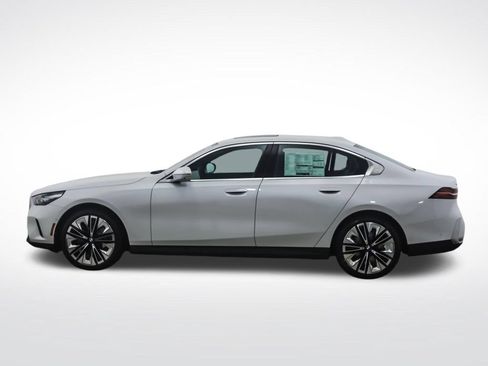 Used 2026 BMW 530i xDrive w/ Premium Package AWD/4WD image 2