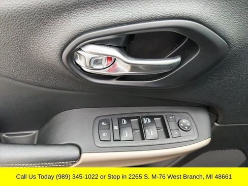 Used 2018 Jeep Cherokee Limited w/ Technology Group AWD/4WD image 28