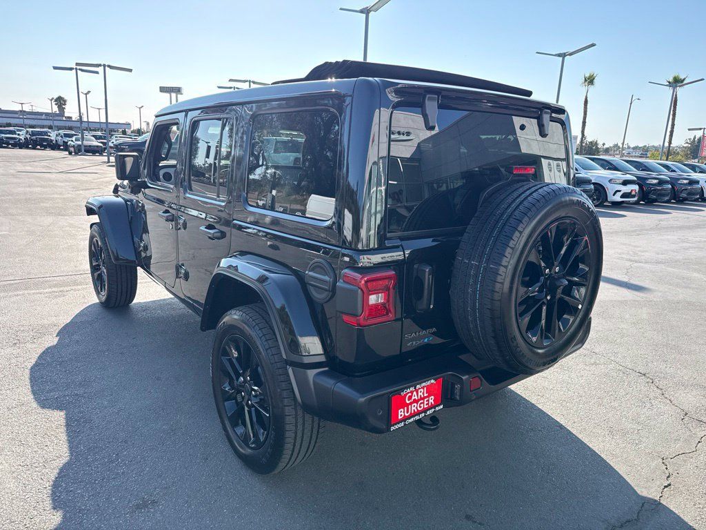 Certified 2025 Jeep Wrangler Unlimited Sahara w/ Safety Group AWD/4WD image 5
