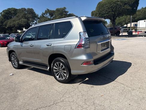 Used 2023 Lexus GX 460 Luxury w/ Accessory Package AWD/4WD image 3