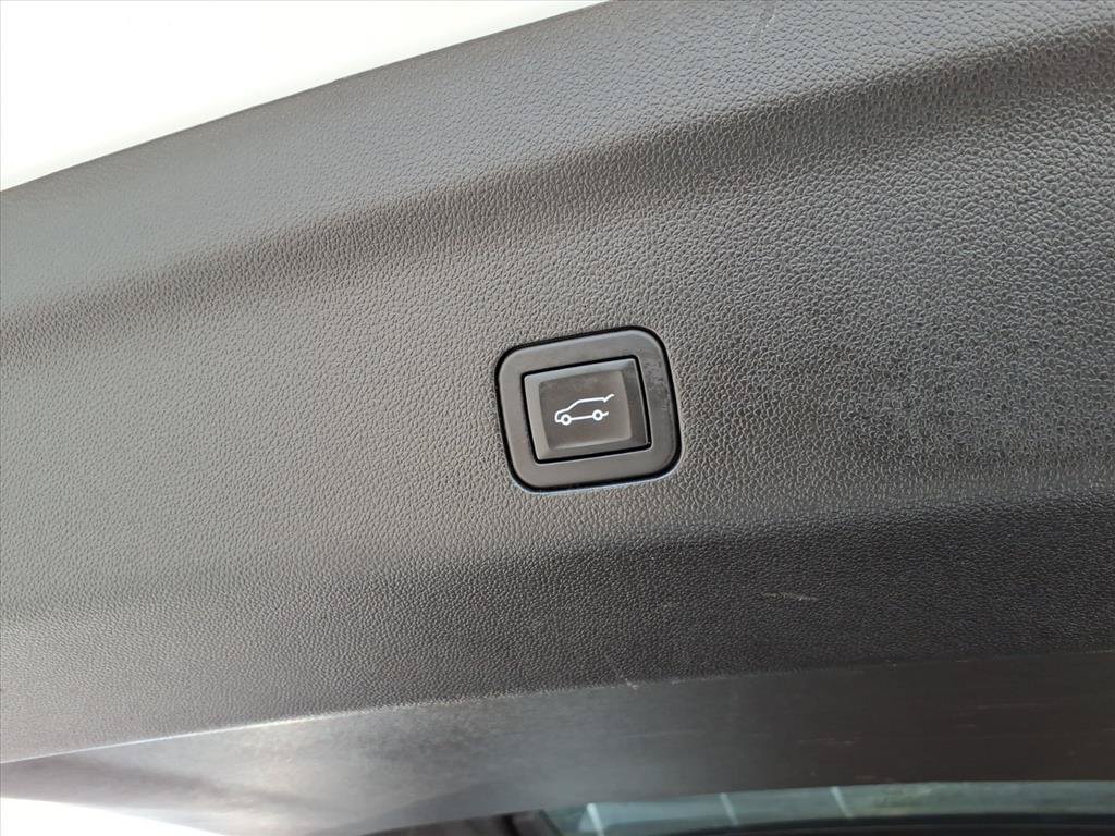 Used 2024 GMC Yukon SLT AWD/4WD image 18