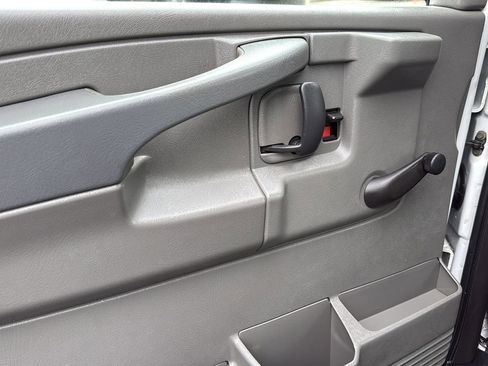 Used 2011 Chevrolet Express 2500 Work Van image 8