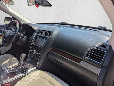 Used 2019 Ford Explorer Platinum AWD/4WD image 28