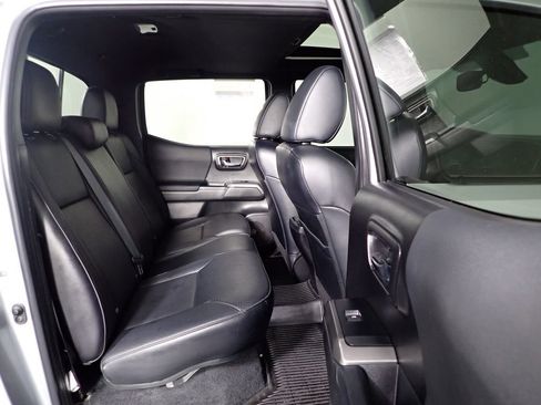 Used 2023 Toyota Tacoma TRD Off-Road w/ TRD Premium Off Road Package image 33