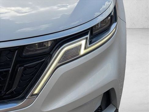 Used 2022 Kia Carnival LX image 9