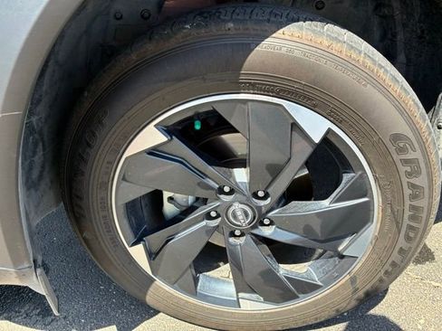 Certified 2024 Nissan Rogue SV image 17