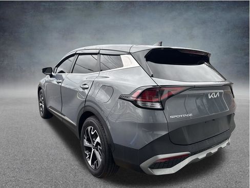 Used 2023 Kia Sportage EX image 3