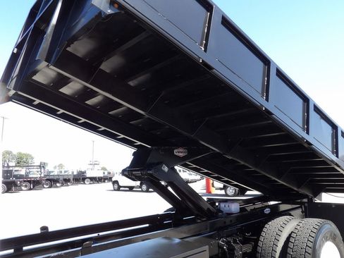 Used 2022 Ford F750 2WD Regular Cab Super Duty image 49