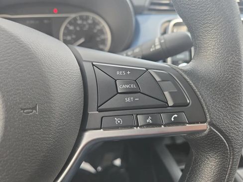 Used 2025 Nissan Versa SV FWD image 22