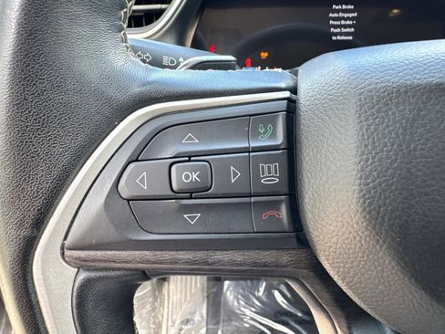 Used 2022 Jeep Grand Cherokee Limited AWD/4WD image 30