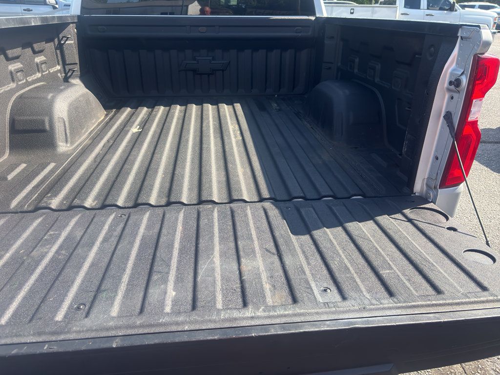 Used 2022 Chevrolet Silverado 1500 RST AWD/4WD image 8