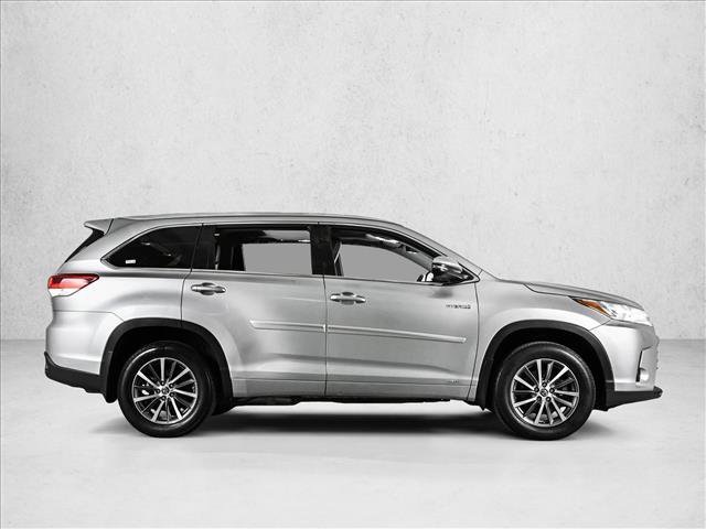 Used 2017 Toyota Highlander XLE w/ Protection Package #3 AWD/4WD image 4