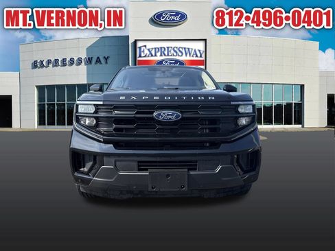 Used 2025 Ford Expedition Active AWD/4WD image 2