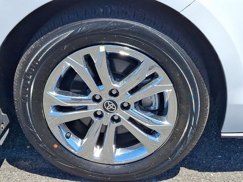 Used 2022 Toyota Sienna Platinum AWD/4WD image 9