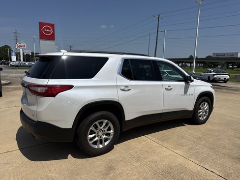 Used 2021 Chevrolet Traverse LT FWD image 13