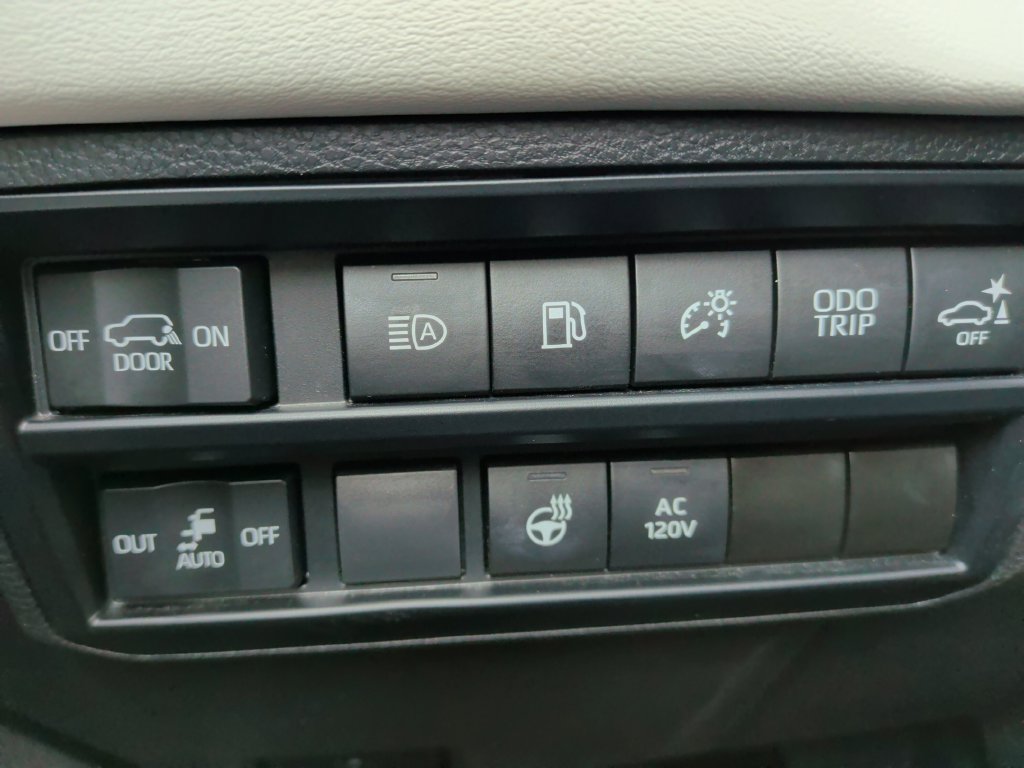 Used 2023 Toyota Sequoia Capstone AWD/4WD image 27
