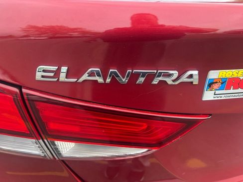Used 2016 Hyundai Elantra SE FWD image 28