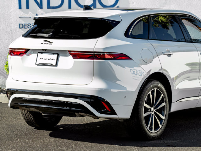 Certified 2025 Jaguar F-PACE R-Dynamic S AWD/4WD image 7