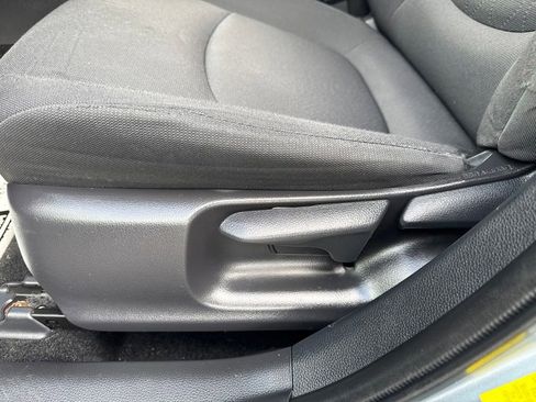 Used 2020 Toyota Corolla LE FWD image 34