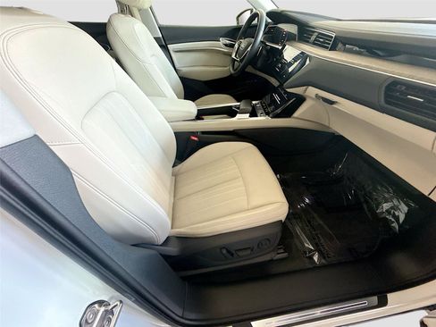 Certified 2024 Audi Q8 e-tron Premium Plus AWD/4WD image 29