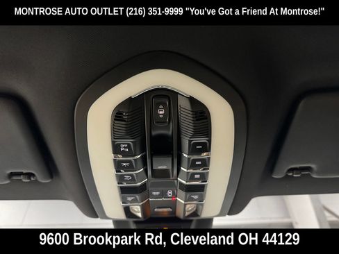 Used 2020 Porsche Macan AWD/4WD image 30