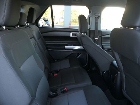 Used 2022 Ford Explorer XLT image 25