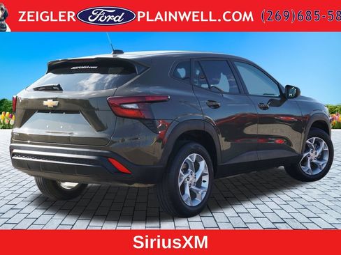 Used 2024 Chevrolet Trax LS w/ LS Convenience Package FWD image 5