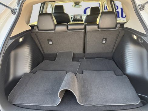 Used 2023 Honda HR-V EX-L image 4