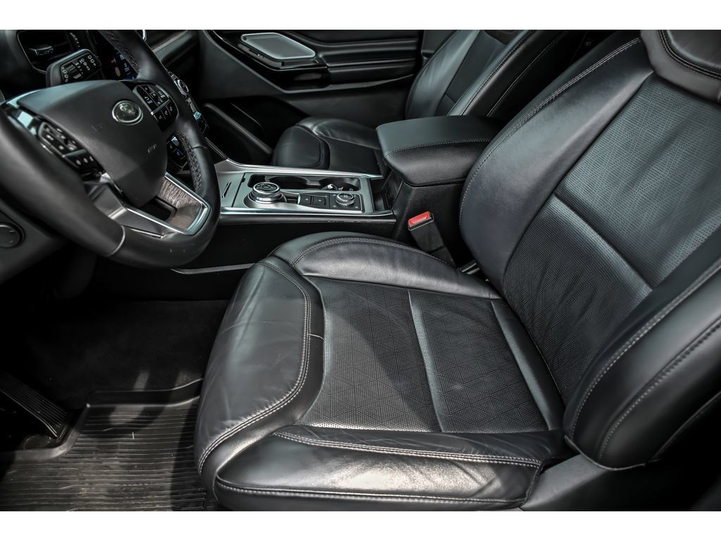Used 2022 Ford Explorer Platinum w/ Equipment Group 601A AWD/4WD image 12