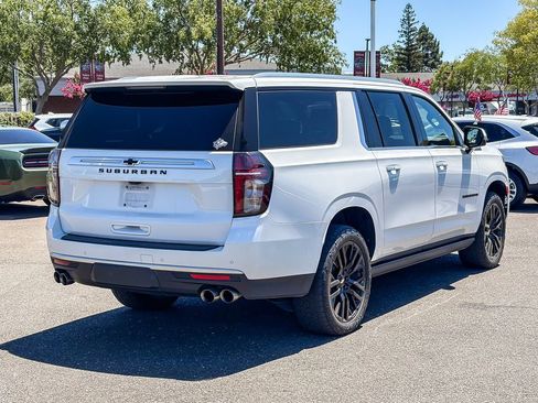Used 2021 Chevrolet Suburban High Country w/ Premium Package AWD/4WD image 4