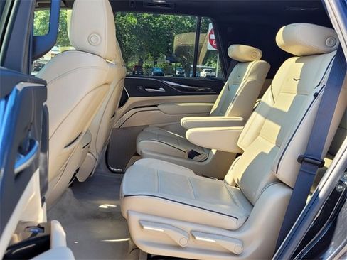Used 2024 Cadillac Escalade Premium Luxury image 4