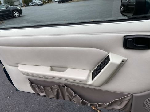 Used 1990 Ford Mustang LX image 31