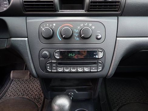 Used 2006 Chrysler Sebring Sedan FWD image 9