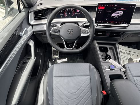 New 2026 Volkswagen Tiguan SE R-Line FWD image 14