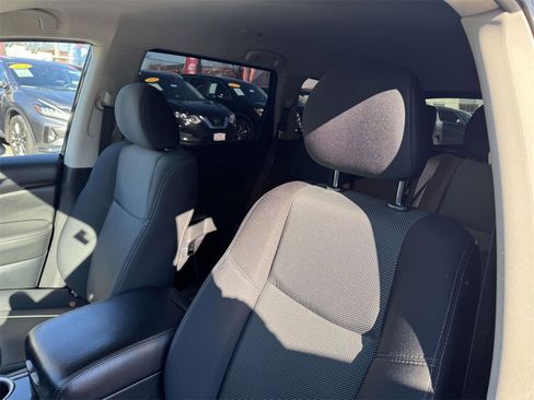 Used 2019 Nissan Pathfinder SV image 17