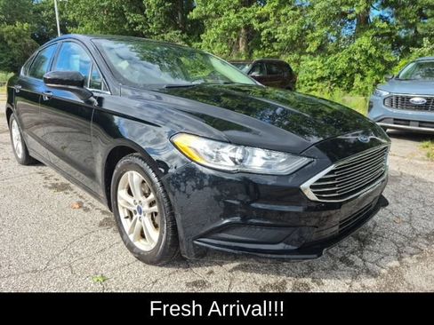 Used 2018 Ford Fusion SE w/ Fusion SE Technology Package FWD image 7