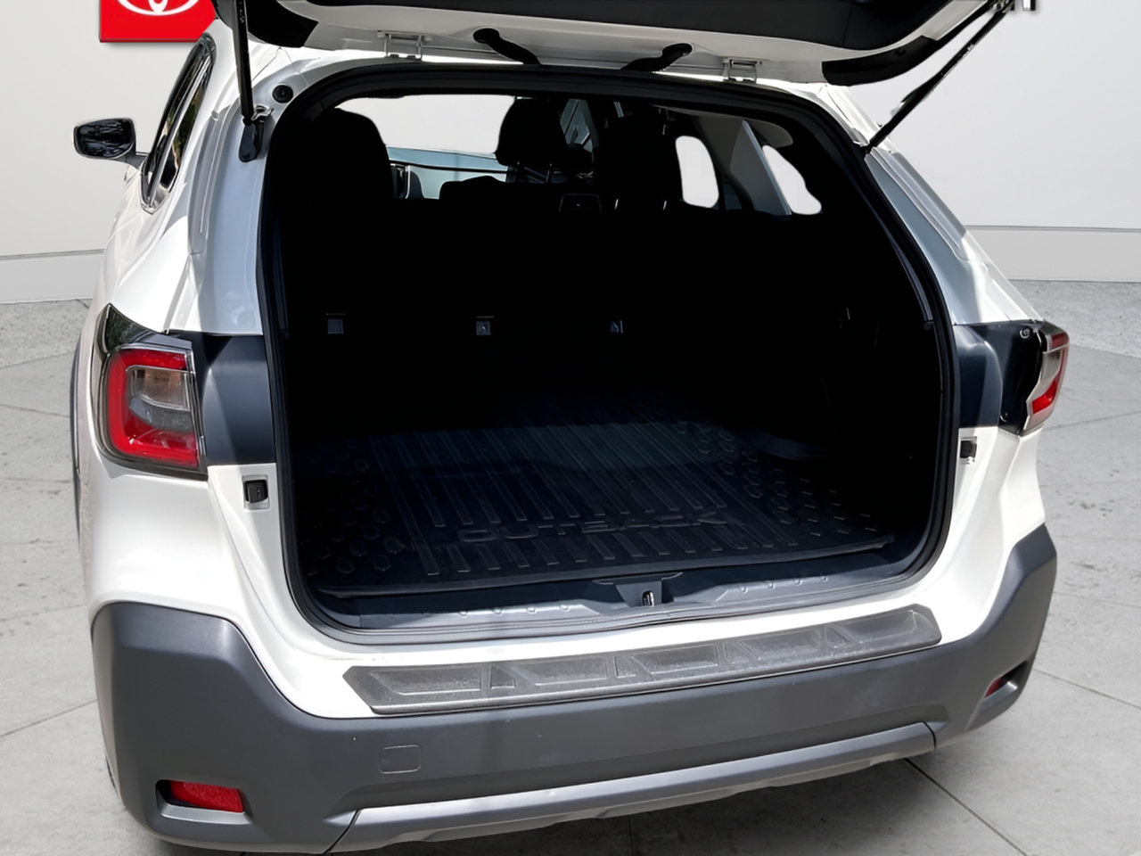 Used 2025 Subaru Outback AWD/4WD image 30